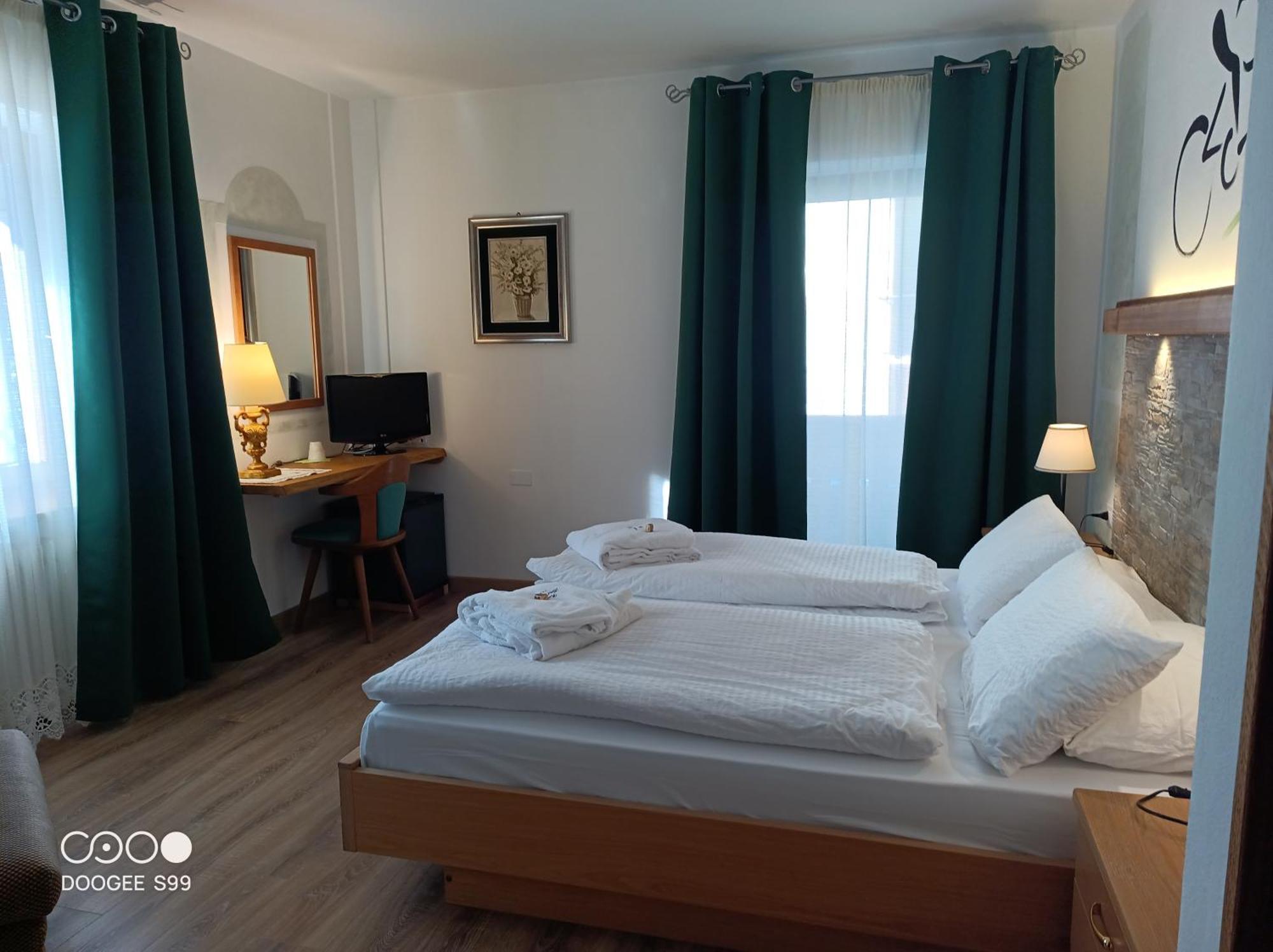 פלקאדה Park Hotel Arnica מראה חיצוני תמונה